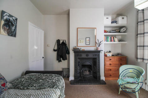 Bedroom features