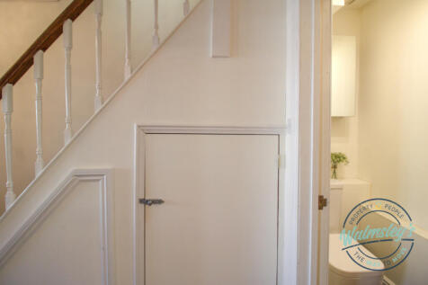 Hallway &amp; cloakroom