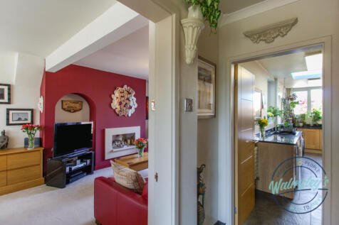Sitting room &amp; kitchen from hallway_1