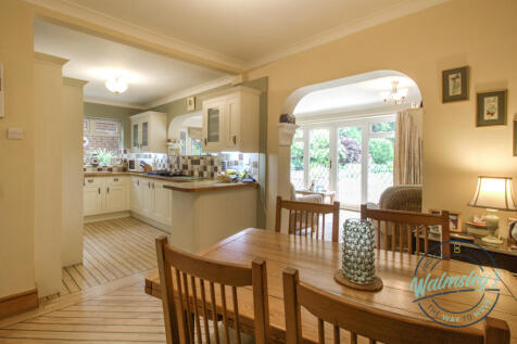 Kitchen dining room