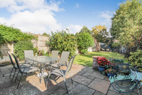 Generous &amp; mature gardens
