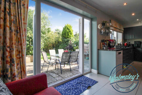 Rear French doors to gardens