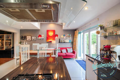 Kitchen dining family room