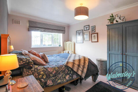 Main bedroom with ensuite