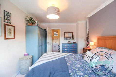 Main bedroom with ensuite