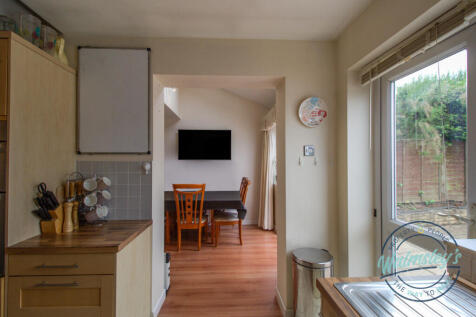 Kitchen dining room