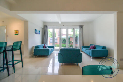 Dining &amp; family room