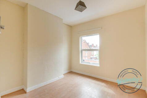 Front bedroom 2
