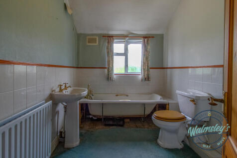 Generous bathroom
