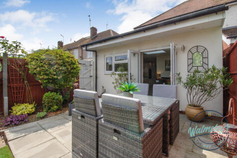 Kitchen extension from gardens
