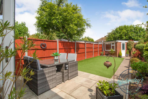 Rear patio and gardesn