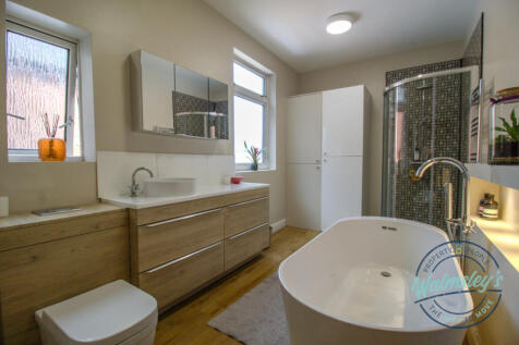 Four piece bathroom