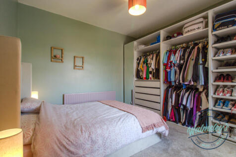 Double bedroom to rear