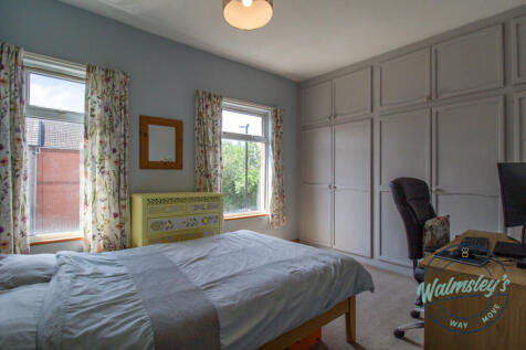 Front 1st floor double bedroom