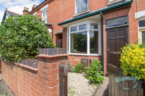 Walled &amp; gated foregarden