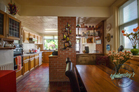 Kitchen dining room to rear