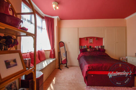 Main bedroom to 1st floor front