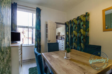Dining room to rear