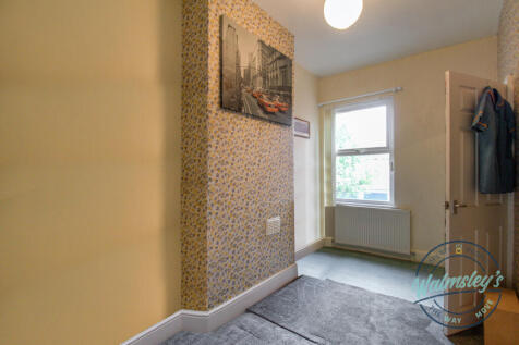 Middle double bedroom