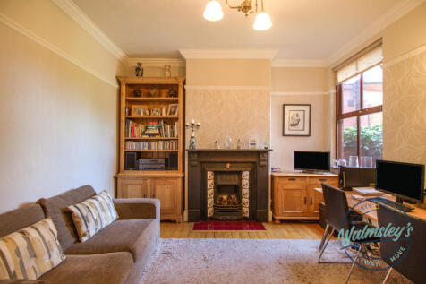 Dining room &amp; fireplace