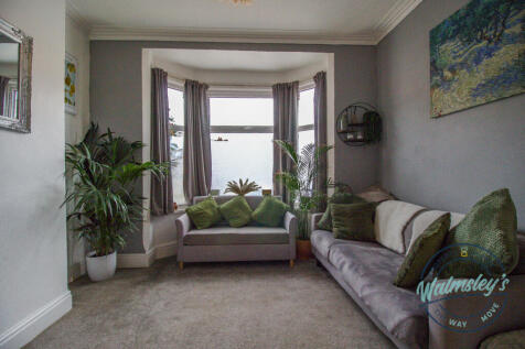 Sitting room with bay