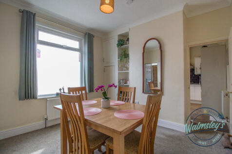 Dining rooom towards the kitchen