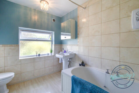 Main bathroom x2