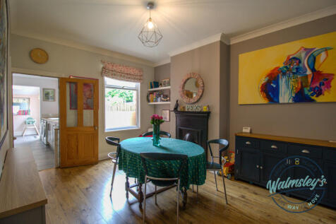 Dining room to rear