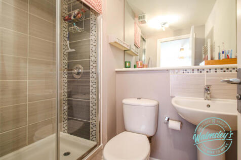 Ensuite shower room.JPG