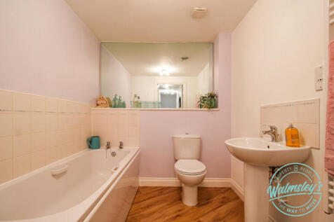 Main bathroom.JPG