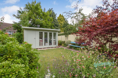 Garden cabin &amp; rear access
