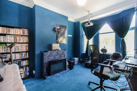 Sitting room to frontage