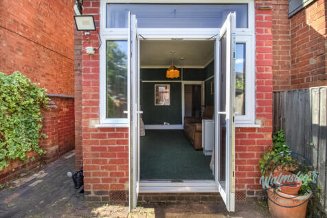 Square bay to rear with French doors