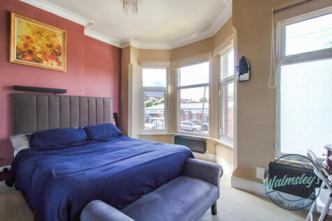 Front main bedroom