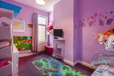 Middle double bedroom