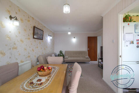 Sitting &amp; dining room