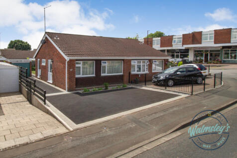 Direct frontage &amp; street scene