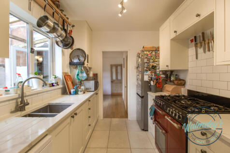Well equipped kitchen_