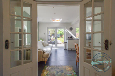 French doors to kitchen dining &amp; family room