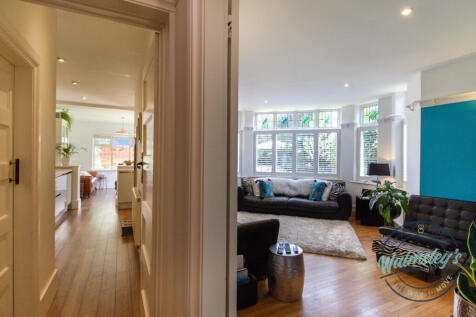 Kitchen &amp; sitting room