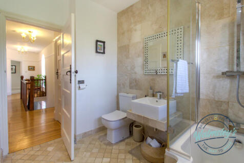 Bathroom &amp; hallway