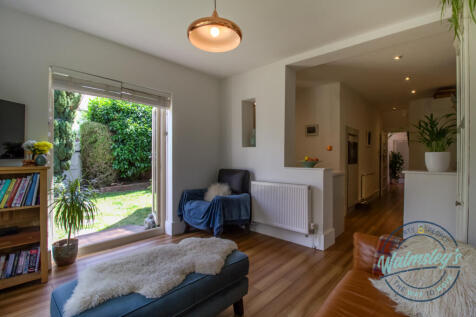 Garden room to kitchen