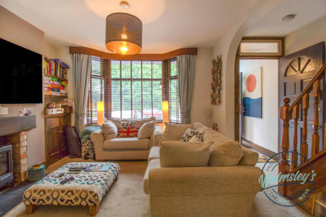 Front sitting room and entrance