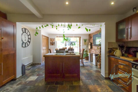 Kitchen dining &amp; family room