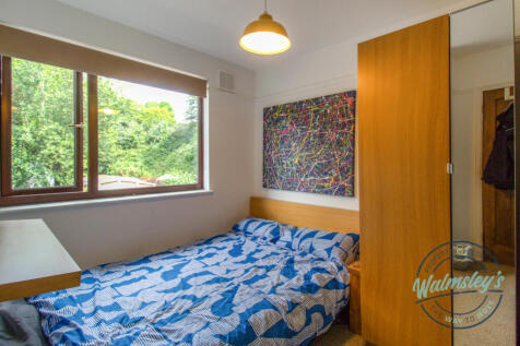 Rear double bedroom