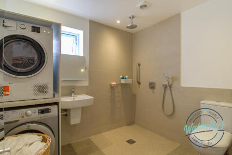 Stylish utility &amp; wet room