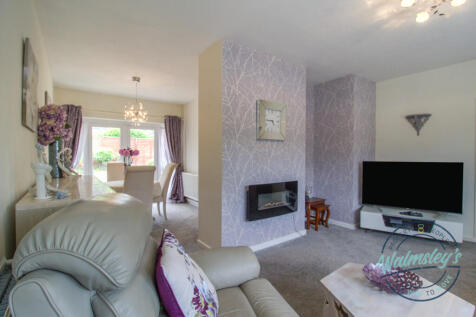 Sitting &amp; dining room