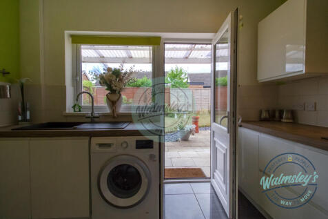 Garden accesible from kitchen