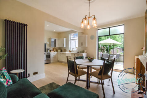 Kitchen dining &amp; French doors to gardens