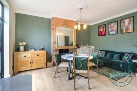 Dining area of kitchenn dining family room
